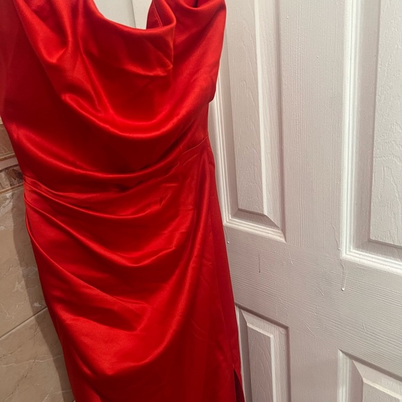 Red dress - Picture 2 of 9